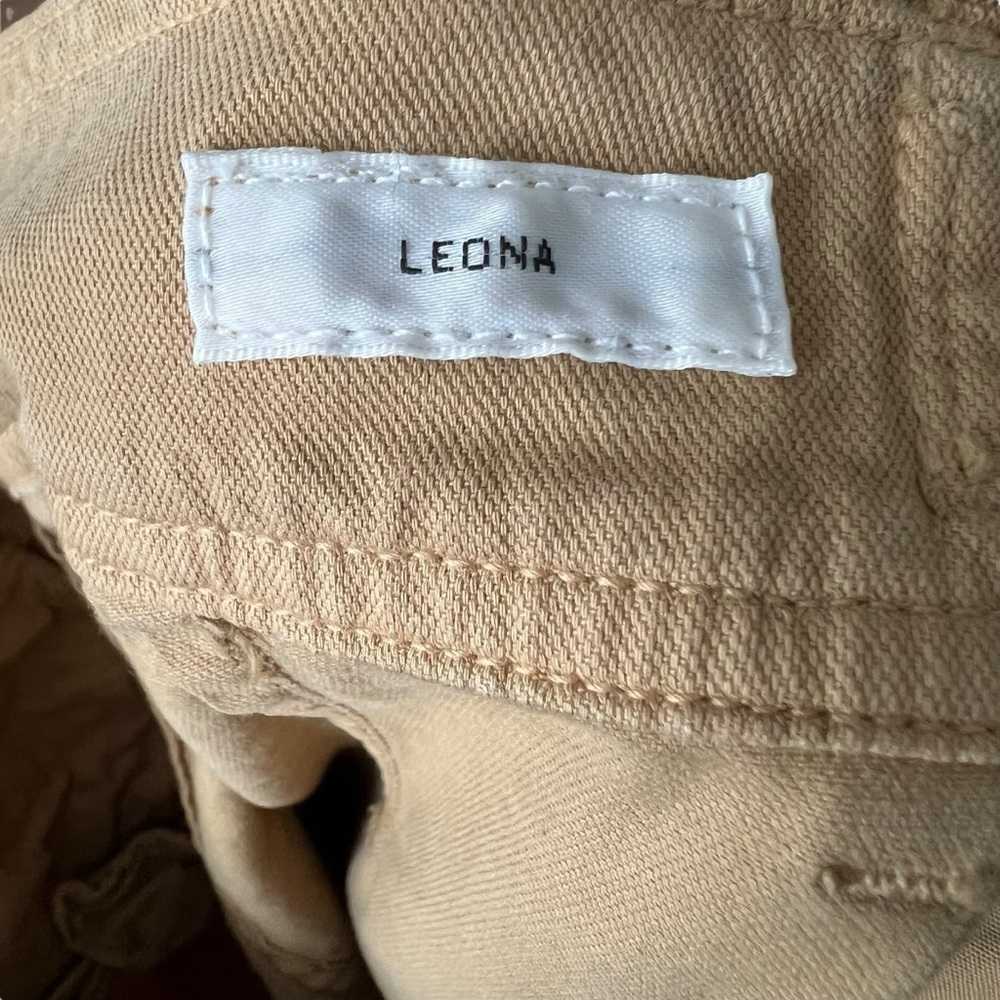 Citizen Of Humanity Leona High-Rise Carrot Jeans - Picture 11 of 12